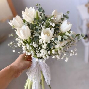 simple-white-tulips