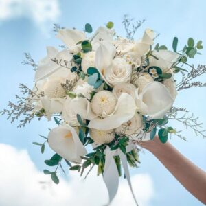 white-calla-pompoms-roses
